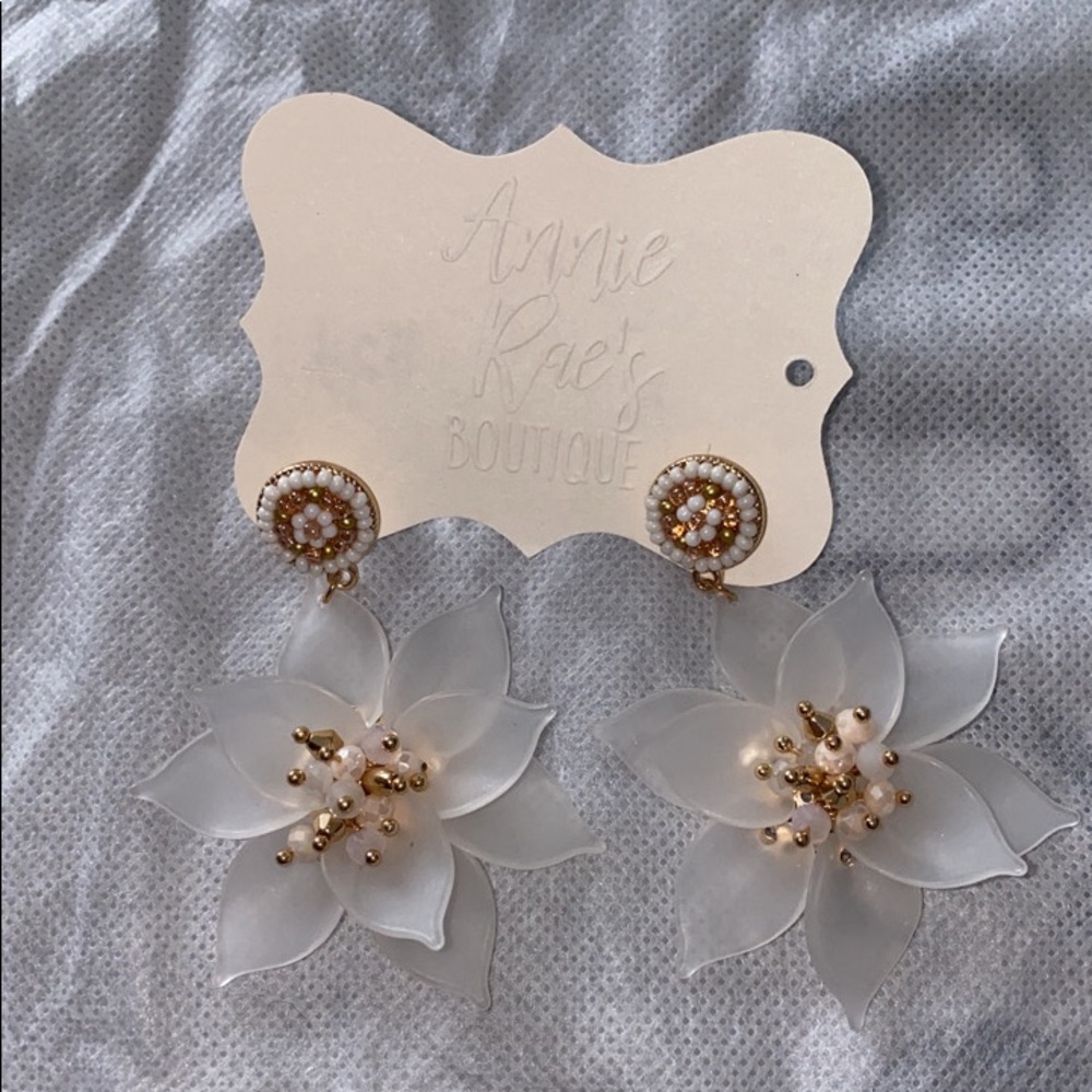 Clear flower earrings